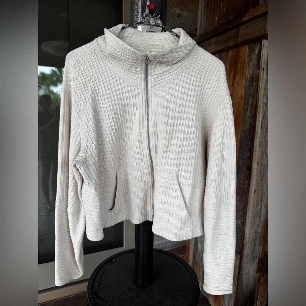 Lululemon cream lightweight jacket